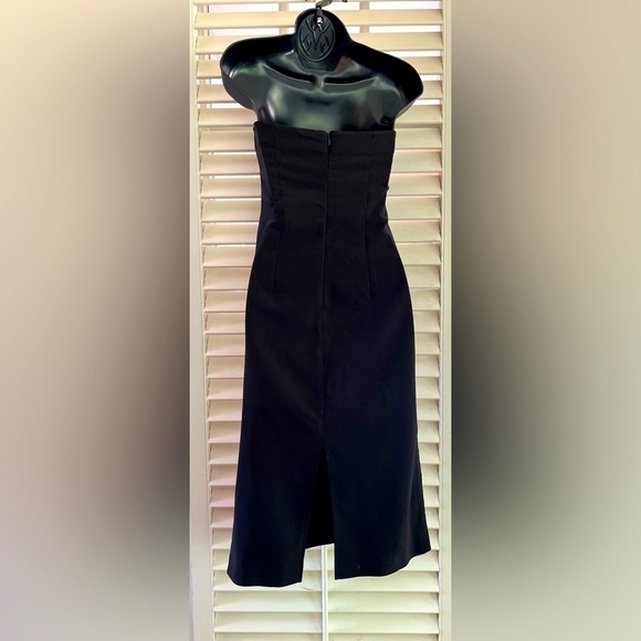 Elegant black strapless dress with red roses trim - Picture 3 of 10